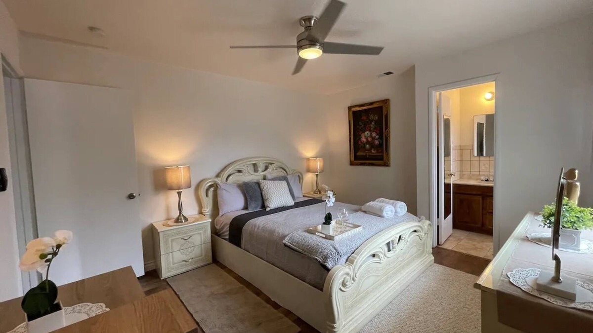 Riverside House | Business Class/Family Vacation/Large Backyard