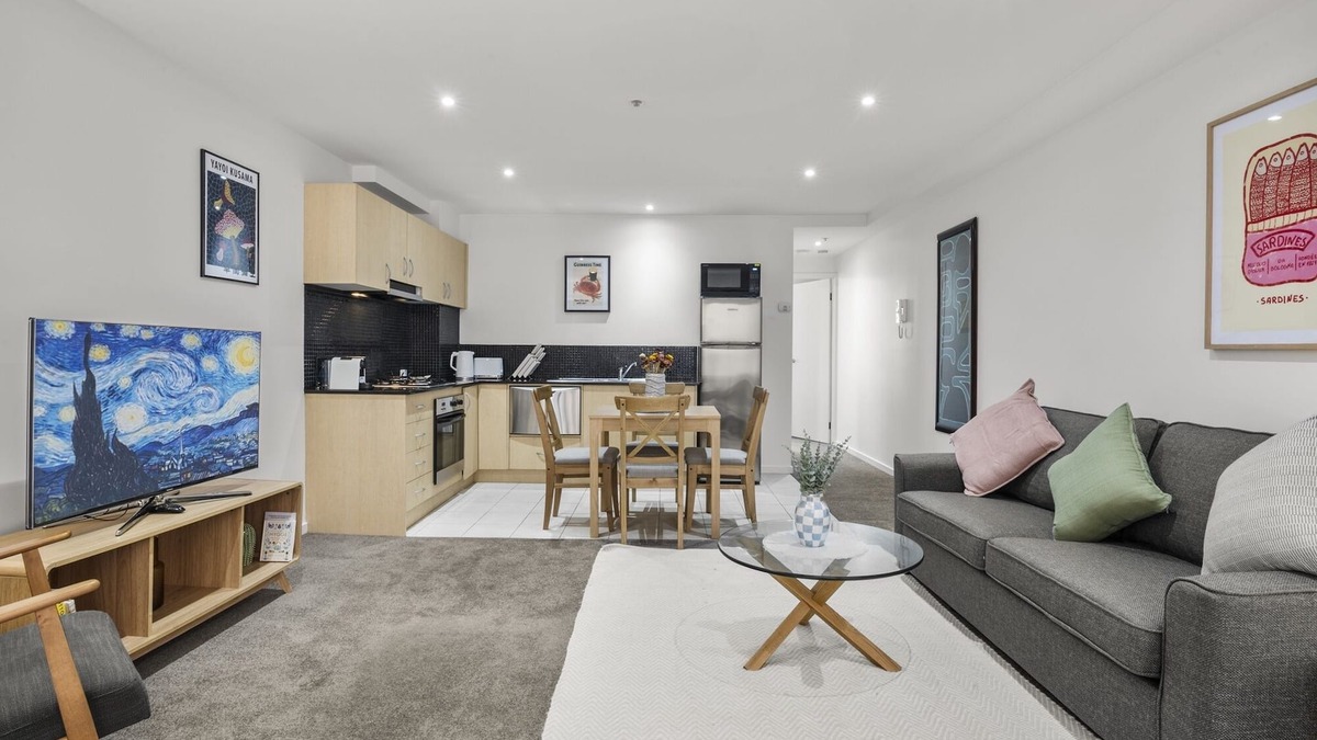 Fitzroy Apartment | Bustling Fitzroy Eateries and Bars Nearby