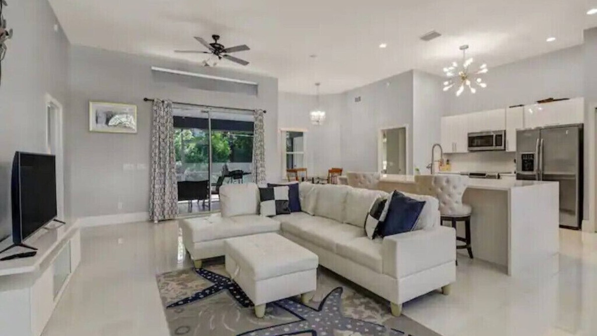 San Carlos Park House | Butler