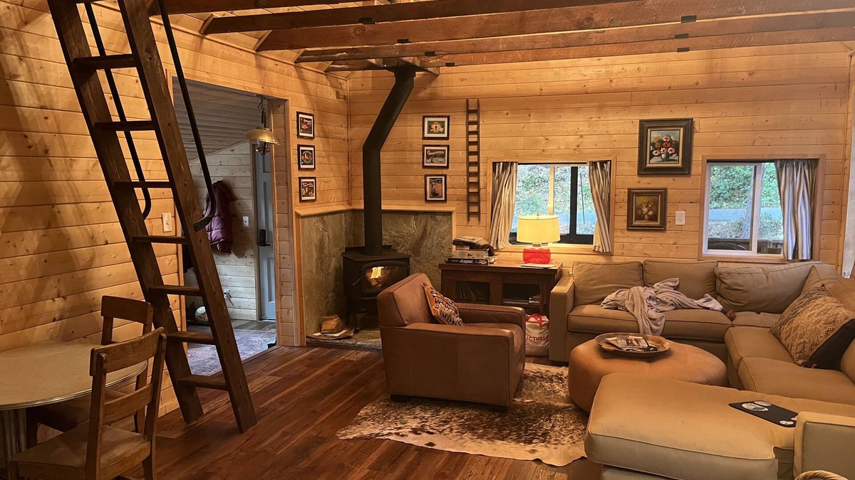 Sierra City Cabin | Butte Bungalow- 30+day rental- Sierra Buttes, Yuba River and Lakes Basin!