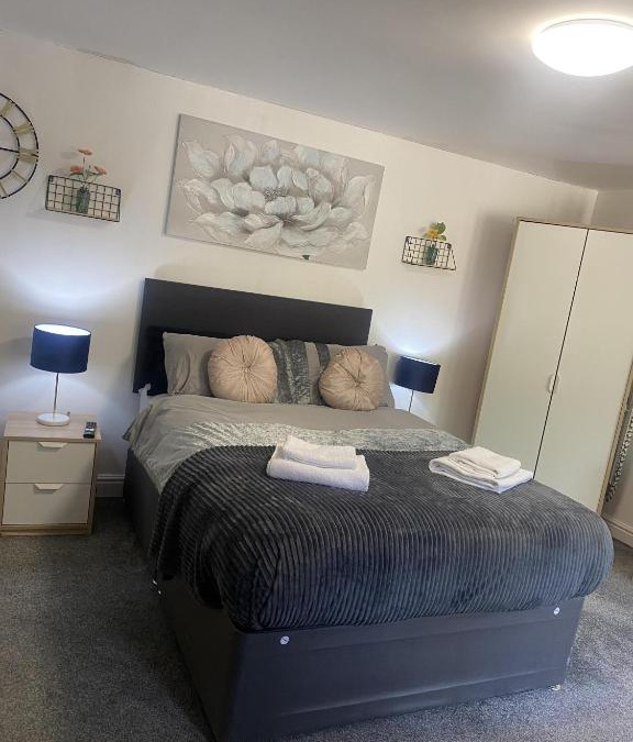 Huddersfield Apartment | Bv Homely Studio Fifteen At Deighton Huddersfield