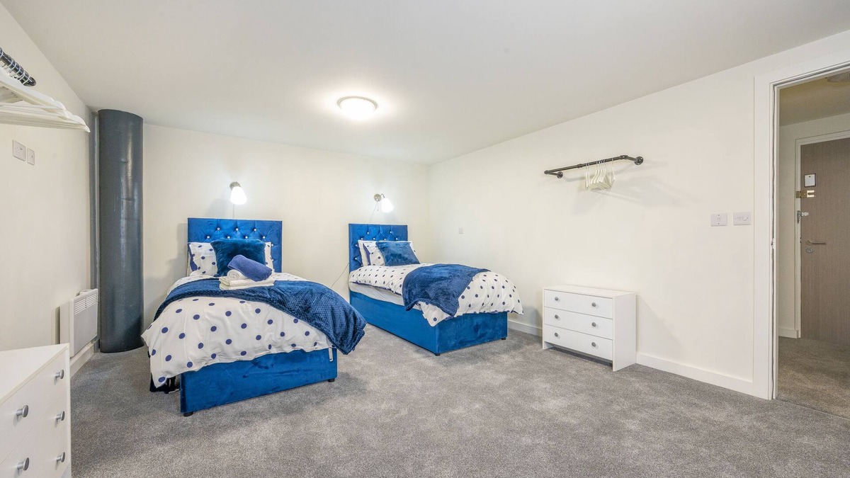 Bradford Apartment | Bv Modern Navy Blue Diamond Suites Apt
