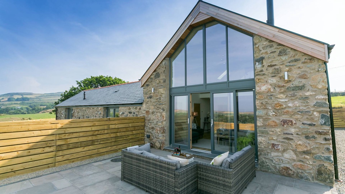 Cylch-Y-Garn Cottage | Bwncath - a coastal that sleeps 6 guests in 3 bedrooms
