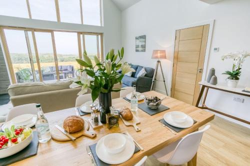Cylch-Y-Garn House | Bwncath & Hebog