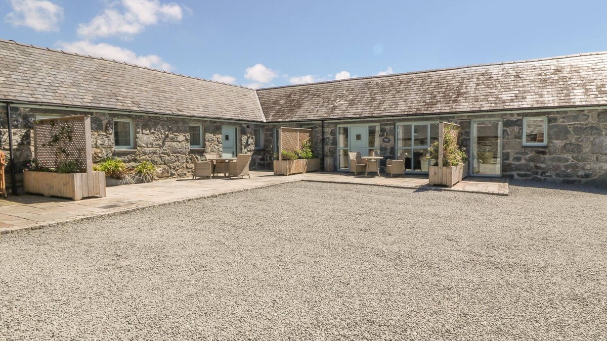 Talybont Cottage | BWTHYN BACH, pet friendly, luxury holiday cottage in Talybont