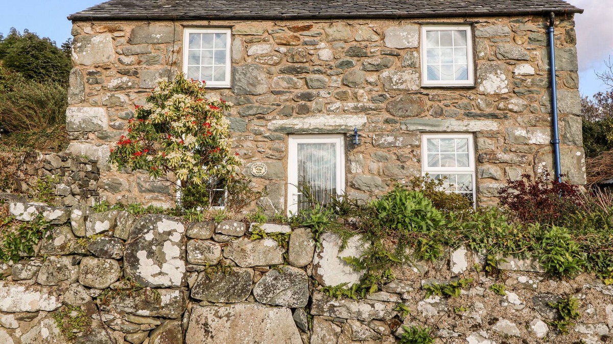 Llanfair House | BWTHYN NAIN, pet friendly, character holiday cottage in Harlech