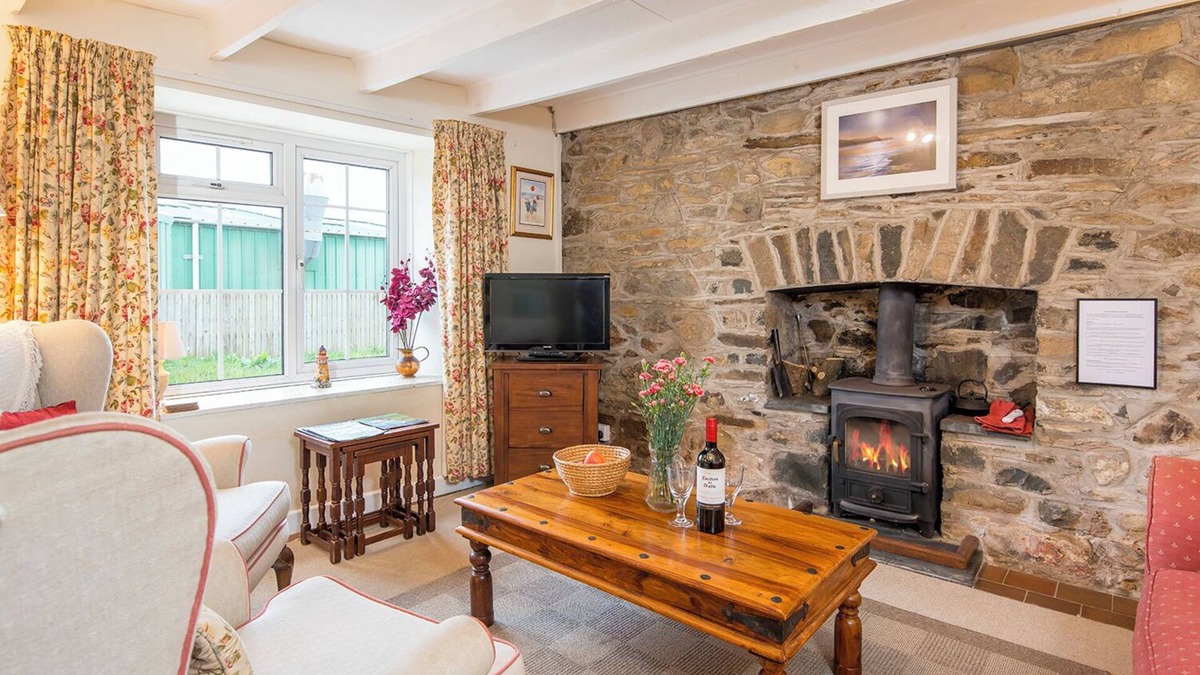 Llanrhian Cottage | Bwthyn-To-Maen, Holiday Cottage Trefin, Sleeps 4, 2 bedrooms, bathrooms