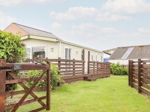Cylch-Y-Garn House | Bwthyn Y Bae Lodge