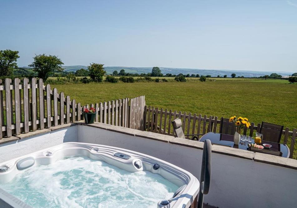 Cardigan House | Bwthyn y Ddol - a cottage with stunning views