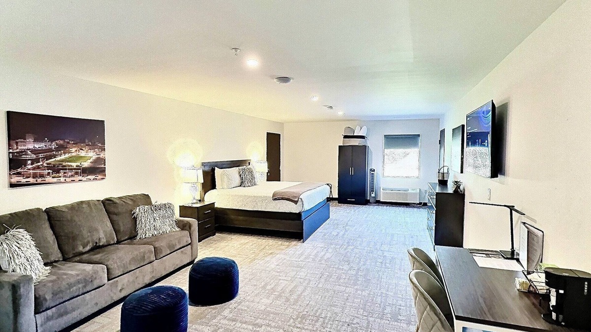 Sandusky Hotel | By Cedar Point Sports Force Kalahari Sleeps 6!