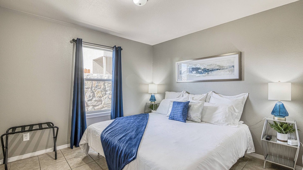Biggs Field Apartment | ☕ BY FORT BLISS: LAUNDRY, SECURITY SYSTEM, REFRIGERATION, KING BEDS
