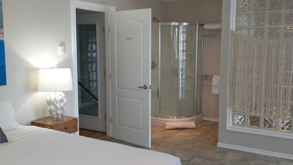 Chemainus House | By the Bay Lavender's Villa-Beach Suiten