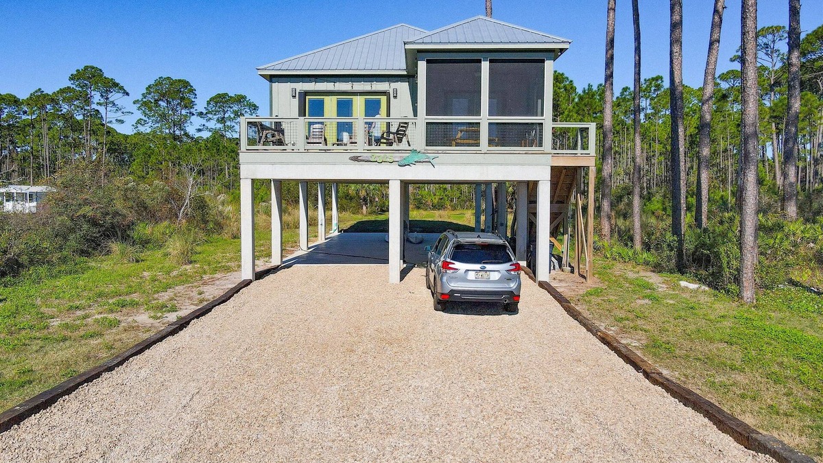 Carrabelle House | By The Beach 3BR/3BA