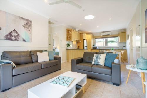 Rosebud House | 'By the Beach' Your Comfy Rosebud Holiday Home