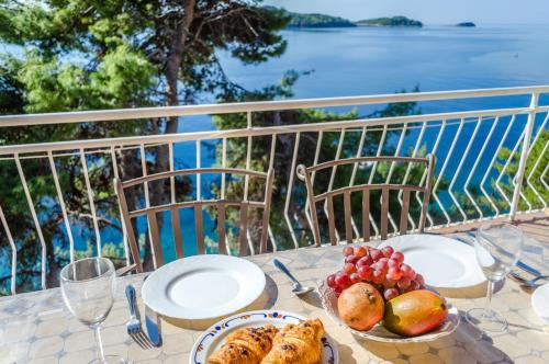 Prizba Apartment | By the Sea Apartment Diana