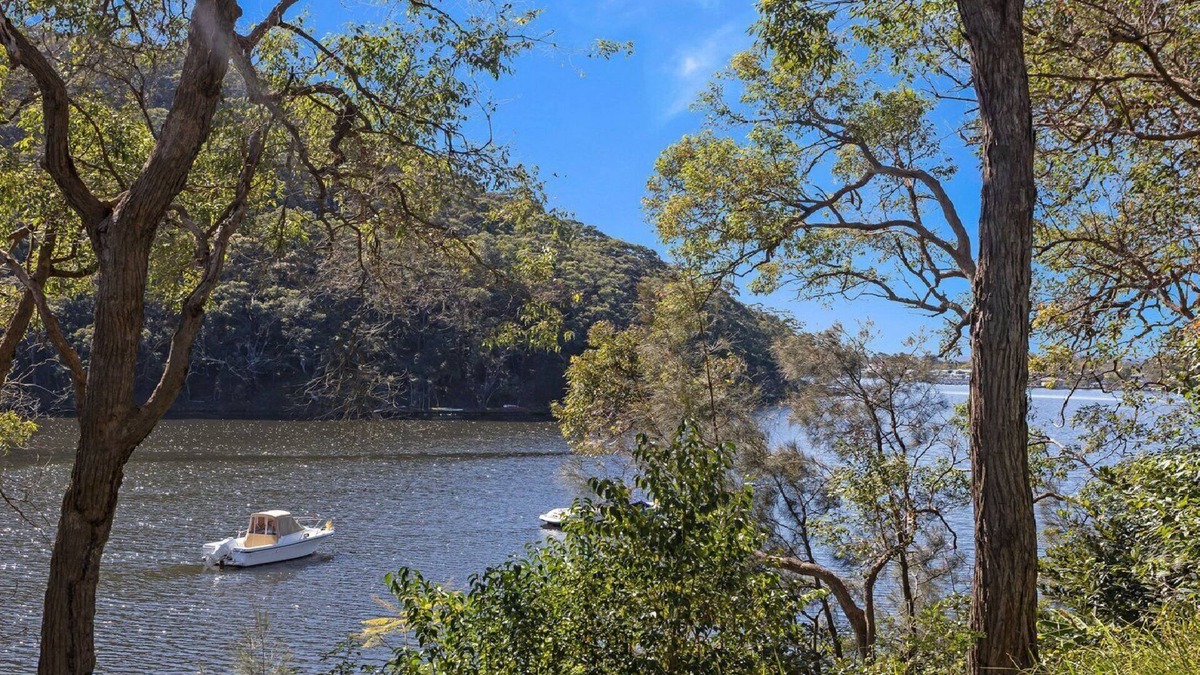 Horsfield Bay House | By The Waterside Horsefield Bay