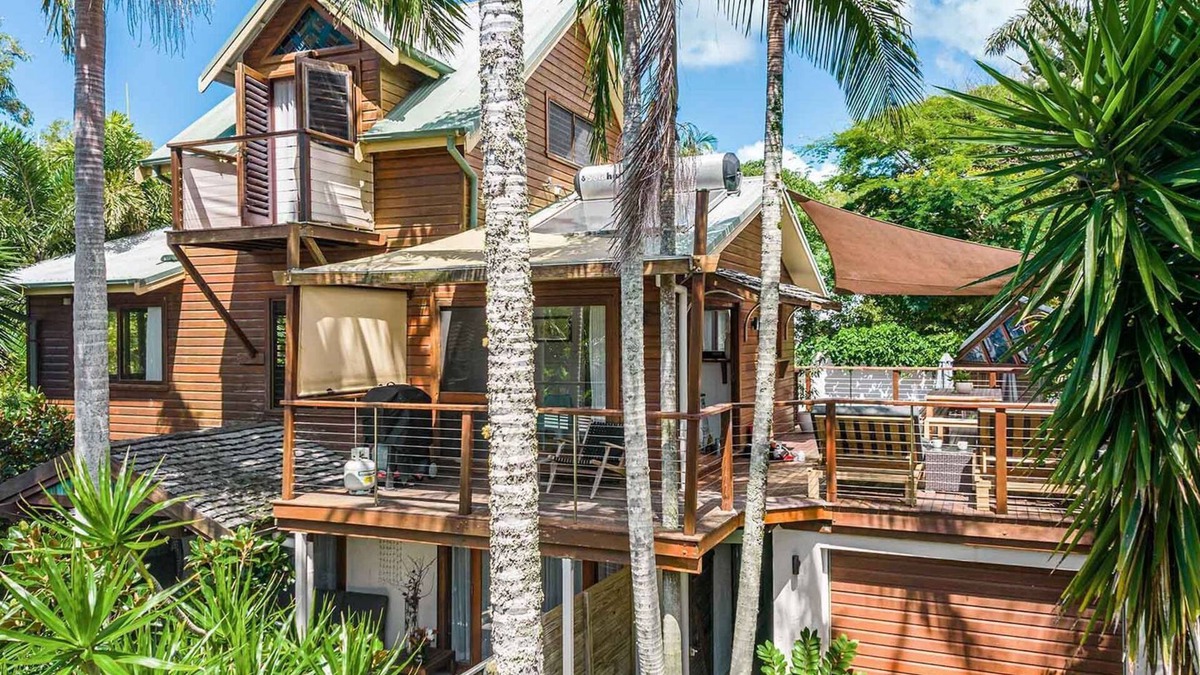 Belongil House | Byron Blisshouse - multi-home retreat with pool