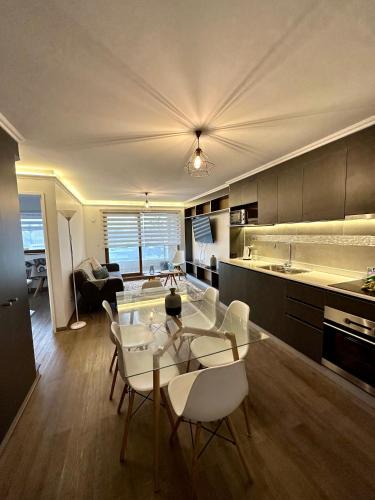 Los Angeles Apartment | Cálido y espacioso 3 dormitorios