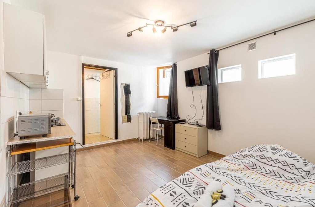 Aulnay-sous-Bois Apartment | Cénoslocs Aulnay - Studio atypique proche de l'aéroport CDG