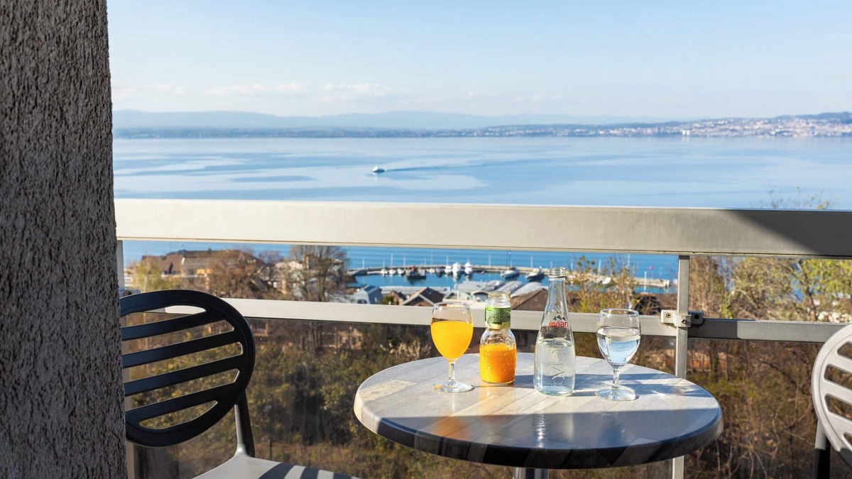 Neuvecelle Hotel | Côté Lac Hostel