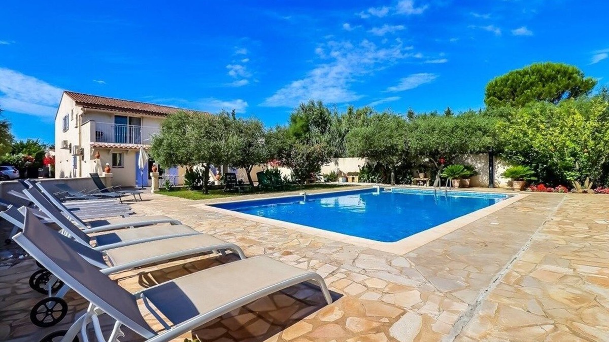 Beaucaire Apartment | Côté Oliviers 6P - Appt avec piscine partagée
