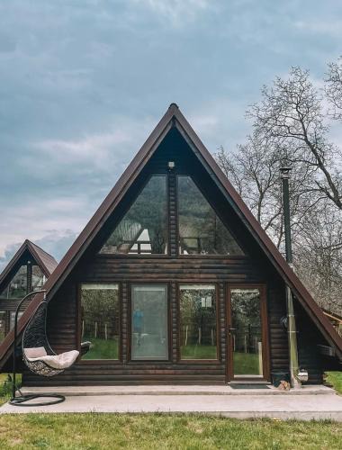Sarmizegetusa Cabin | Căbănuțele de lângă râu