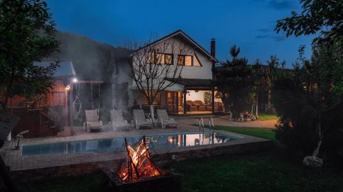 Magura Villa | Căsuța de sub deal - Ciubăr și piscină