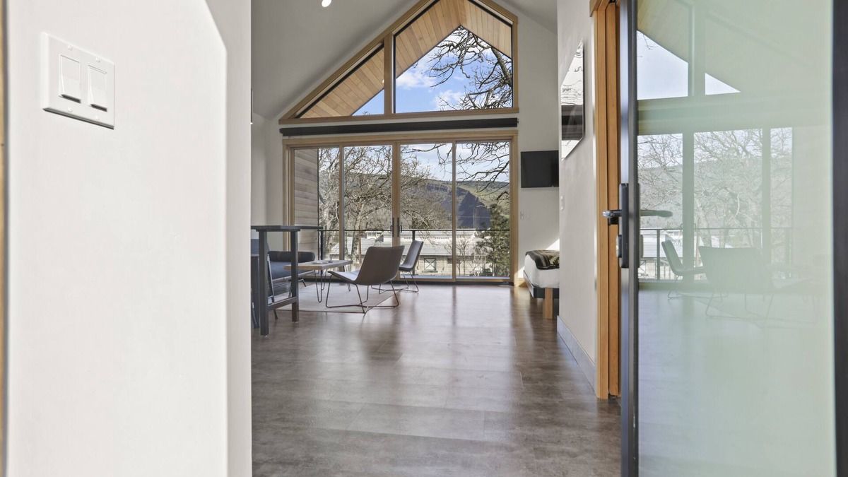 Mosier Cabin | C A M P R A N D O N N E E CABIN 3