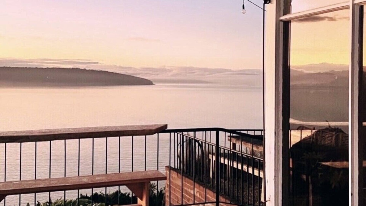 Dodges Ferry House | C l i f f T o p on P a r k unplug & recharge