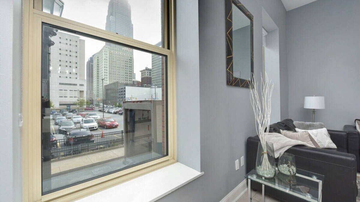 Downtown Cleveland Condo | C- Town Suite - Clean, Cozy, Snazzy