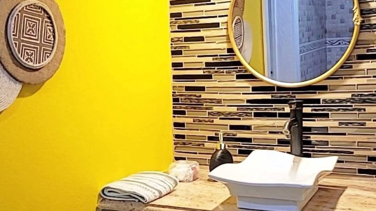 Bath Apartment | C0ZY 1-bedroom apartment in Charlestown with AC, WiFi