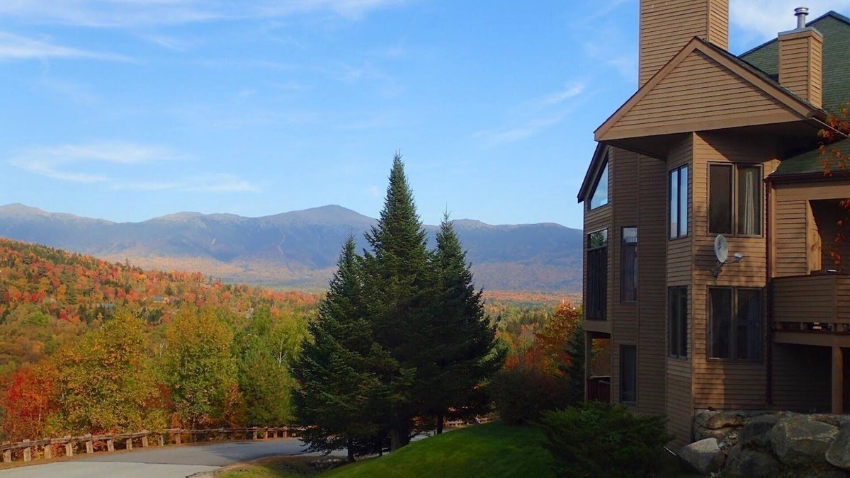Bretton Woods House | C11 Top Rated Townhome. Great views, fireplaces, wifi, AC! Short walk to slopes, and dog friendly!