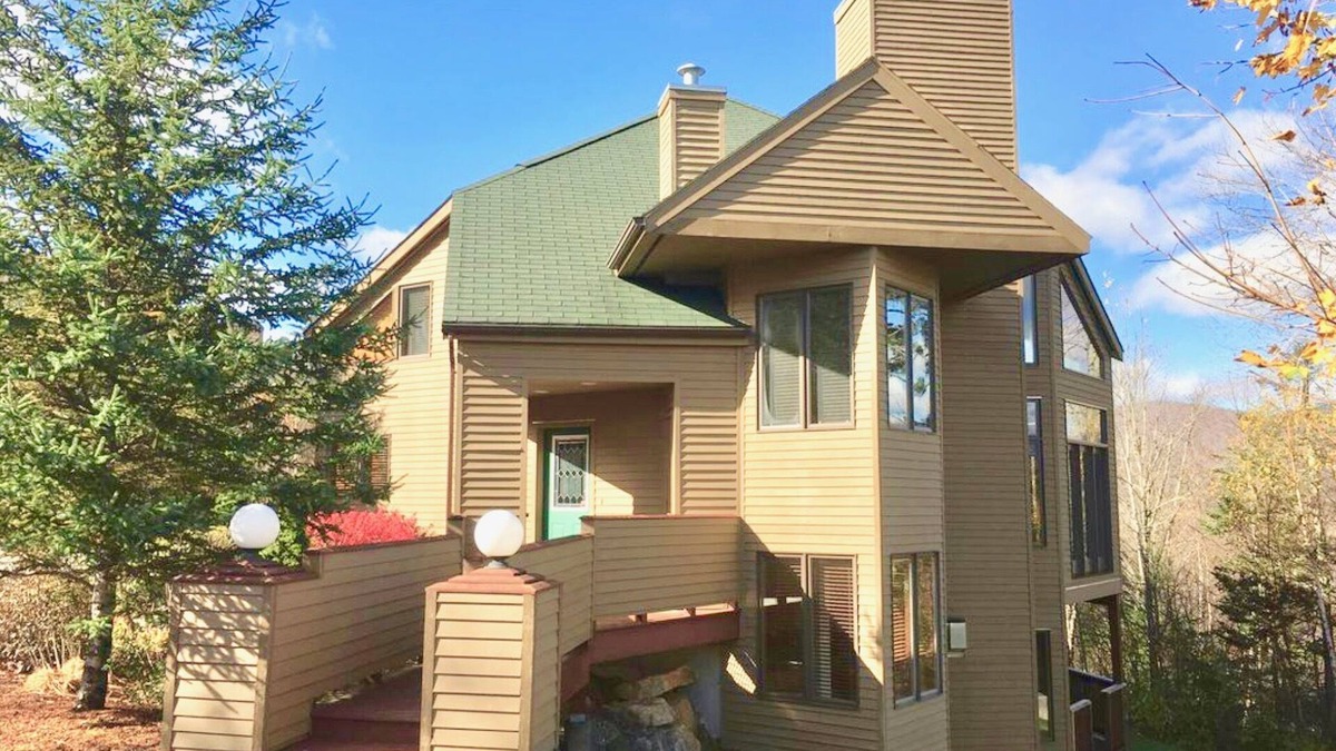 Bretton Woods House | C6 Renovated Townhome a short walk from the slopes! Dog Friendly!