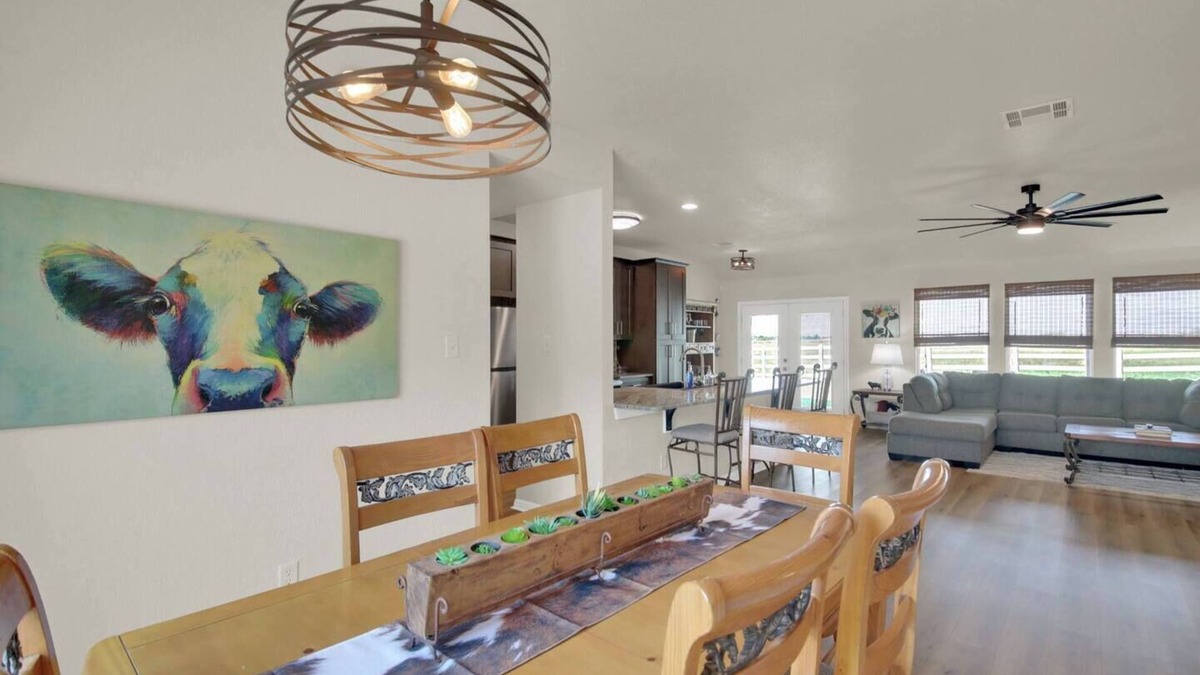 Taylor House | Caühaüs (Cow House) in Taylor TX