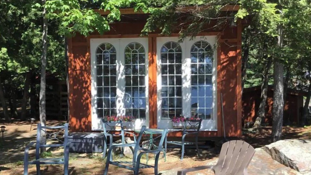 Algonquin Highlands Apartment | Charming waterfront mini-cottage on peninsula, footsteps to water's edge