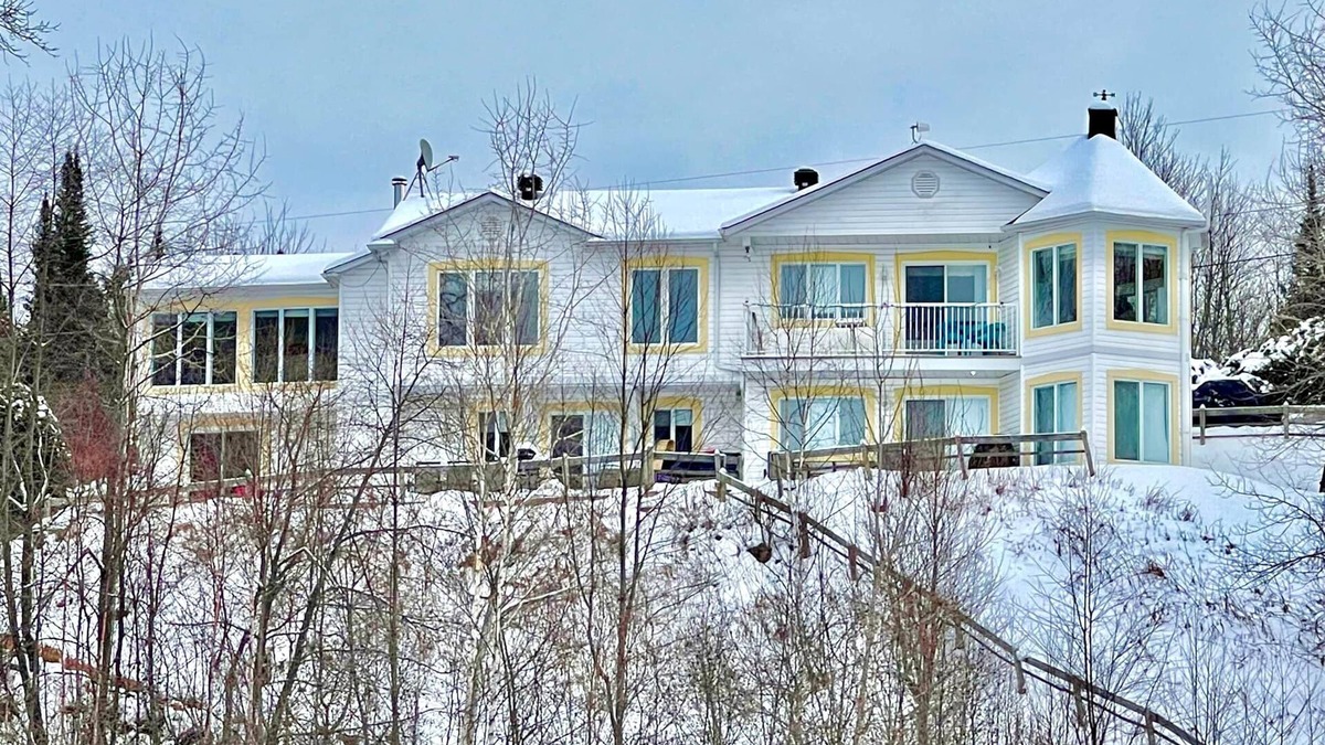 Ferme-Neuve Apartment | Unit C - Studio Private/Beachfront/Kayaks,/Starlink Internet