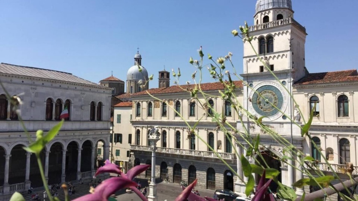 Historic Centre Apartment | Ca Bassani - Panoramic View above Piazza dei Signori