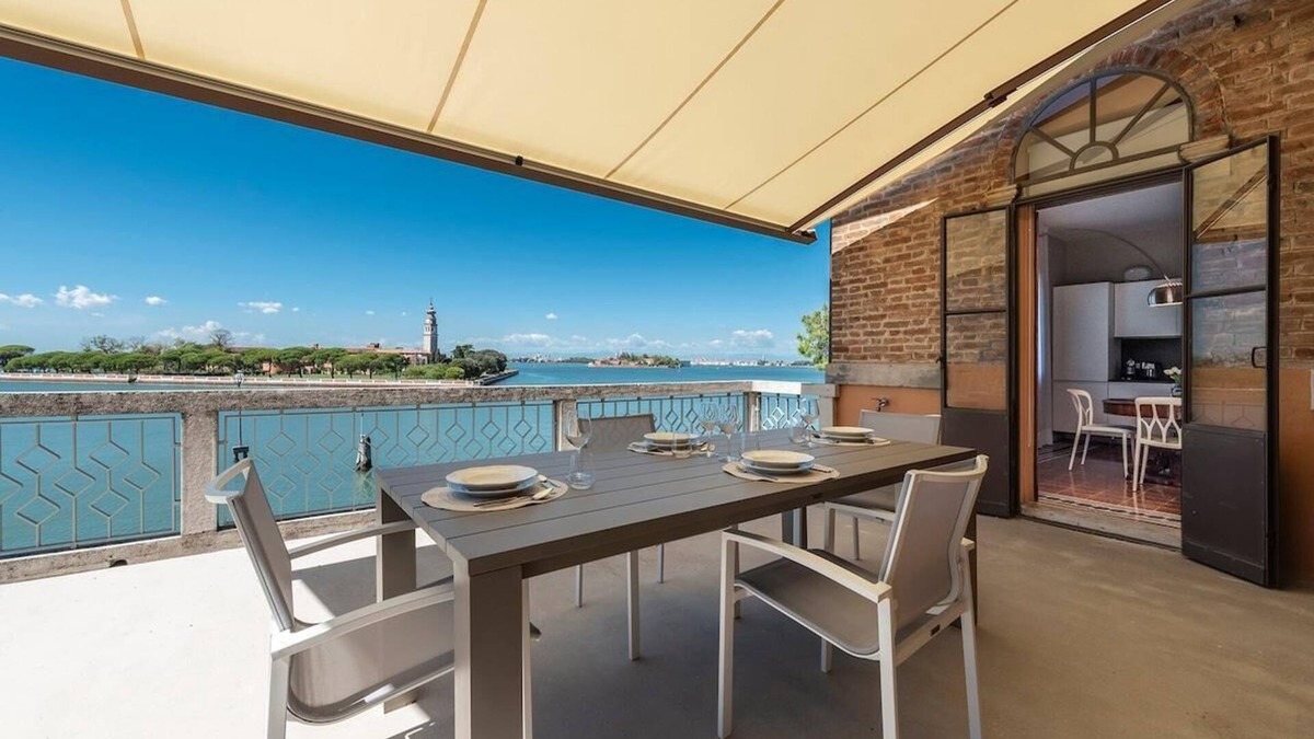 Santa Maria in Stelle Apartment | Ca' delle Contesse Luxury waterfront apartment