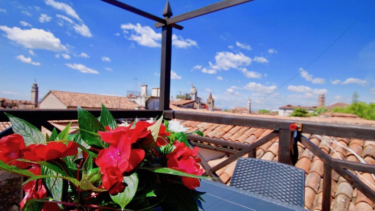 Dorsoduro Apartment | Ca Grimani Private Terrace and Comfort
