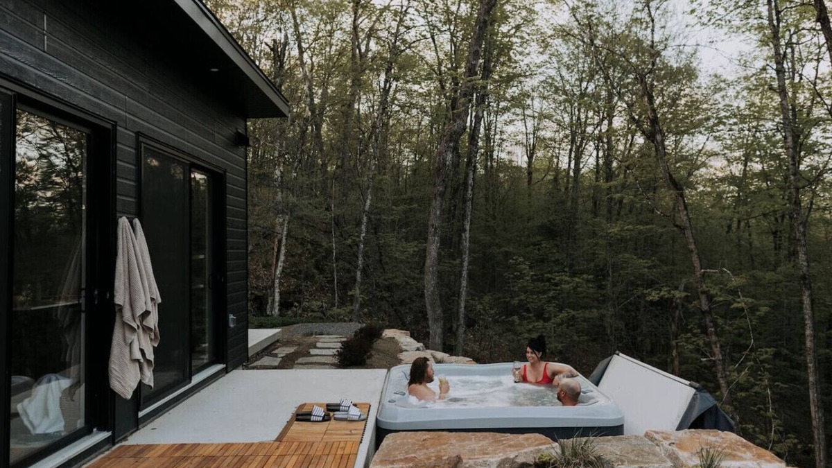 La Conception Cabin | Forest Refuge | Fire HotTub Tremblant 15 min