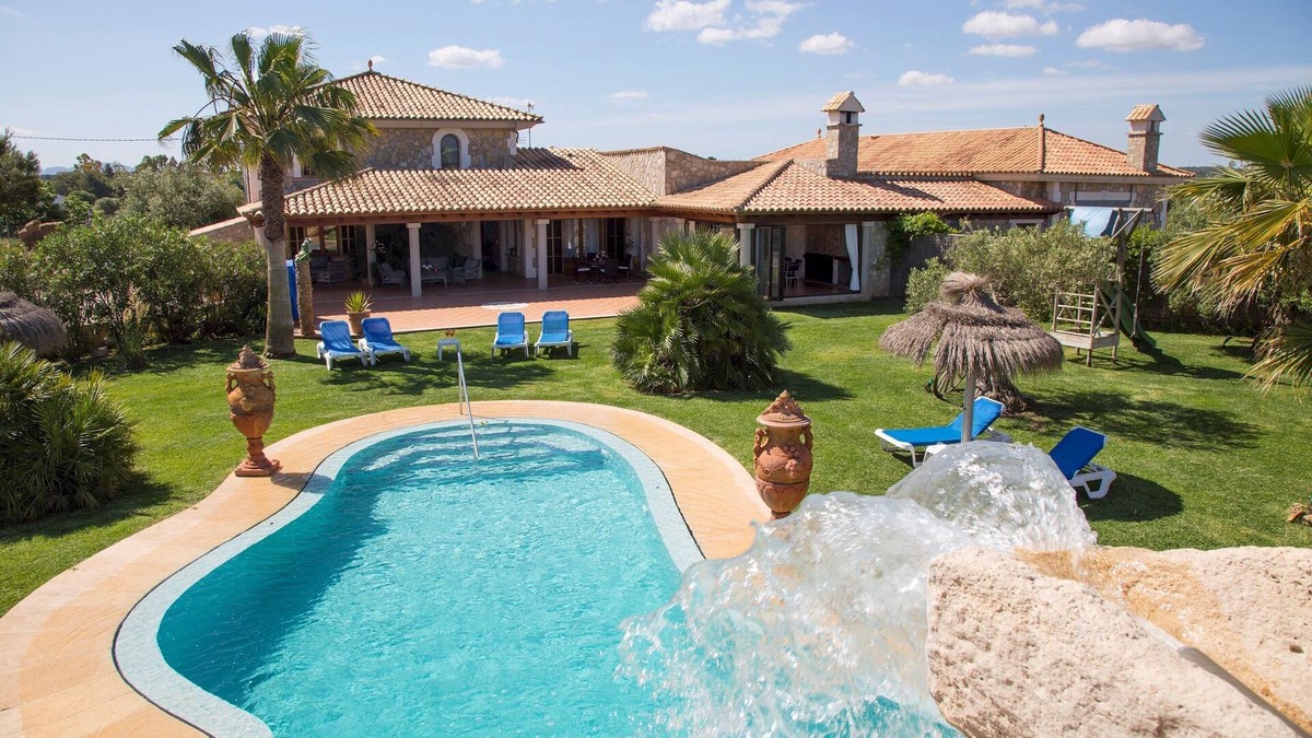 Can Picafort Cottage | Ca'n Gamundi - Six Bedroom Cottage, Sleeps 10