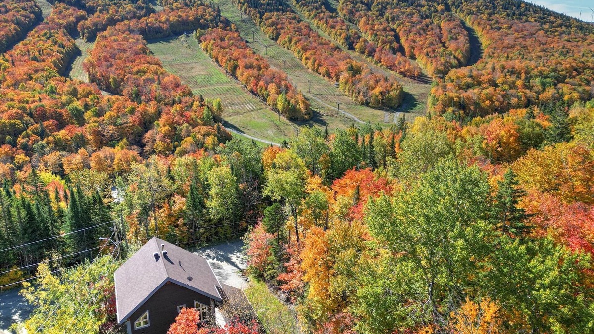 Notre-Dame-Auxiliatrice-de-Buckland House | Gite du Mont du Midi | Ski Chalet with Spa