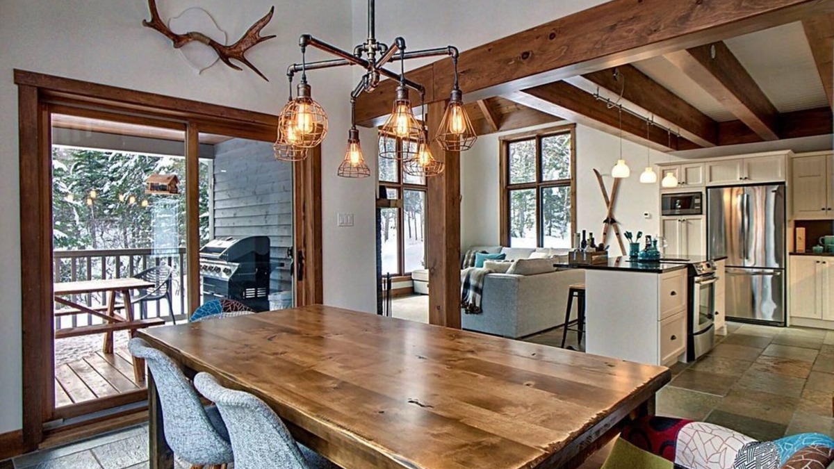 Petite-Riviere-Saint-Francois Ski Chalet | Rustic chic chalet in the forest
