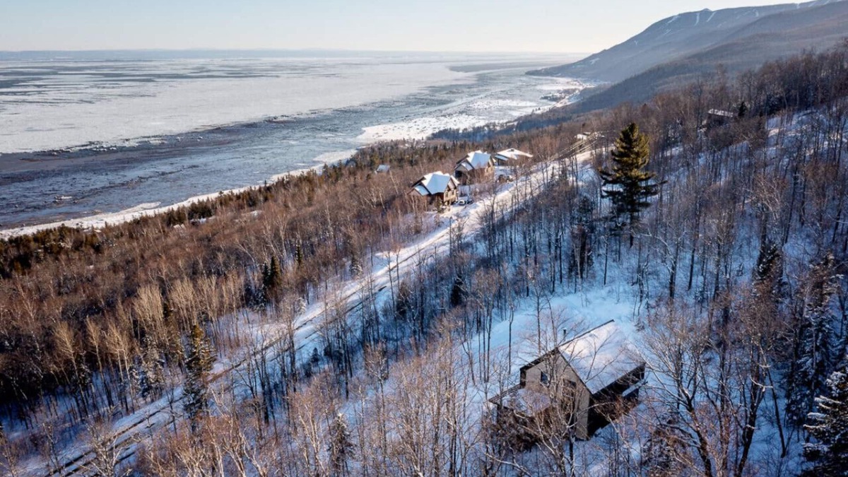 Petite-Riviere-Saint-Francois Cottage | The Lo - river vue/hot tub/electric charging station