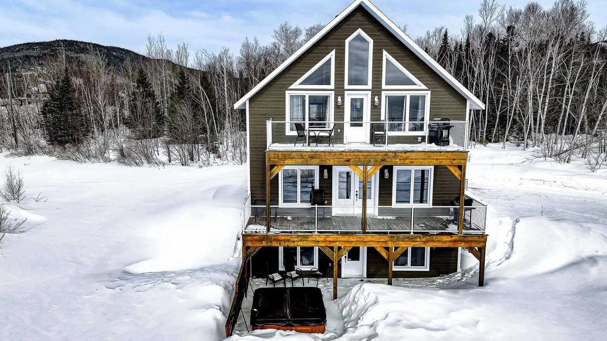 Petite-Riviere-Saint-Francois Ski Chalet | Spa and River View - Le Haut-Perche