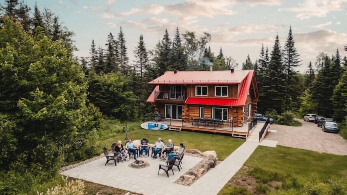 Lac-Sergent Cabin | Escape to Nature with Hot Tub & Lake Access