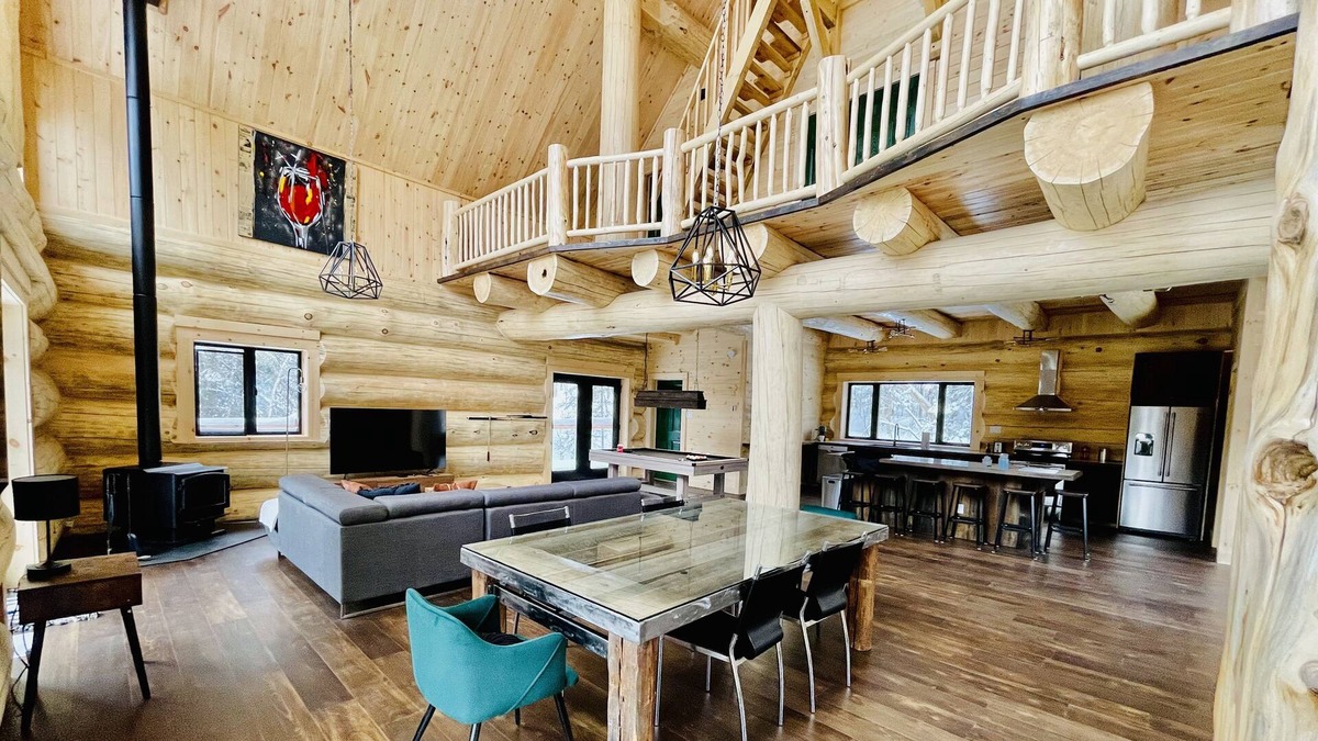 Sainte-Marguerite-du-Lac-Masson Ski Chalet | Fief on the river, luxury and relaxation. Access to the river and private spa