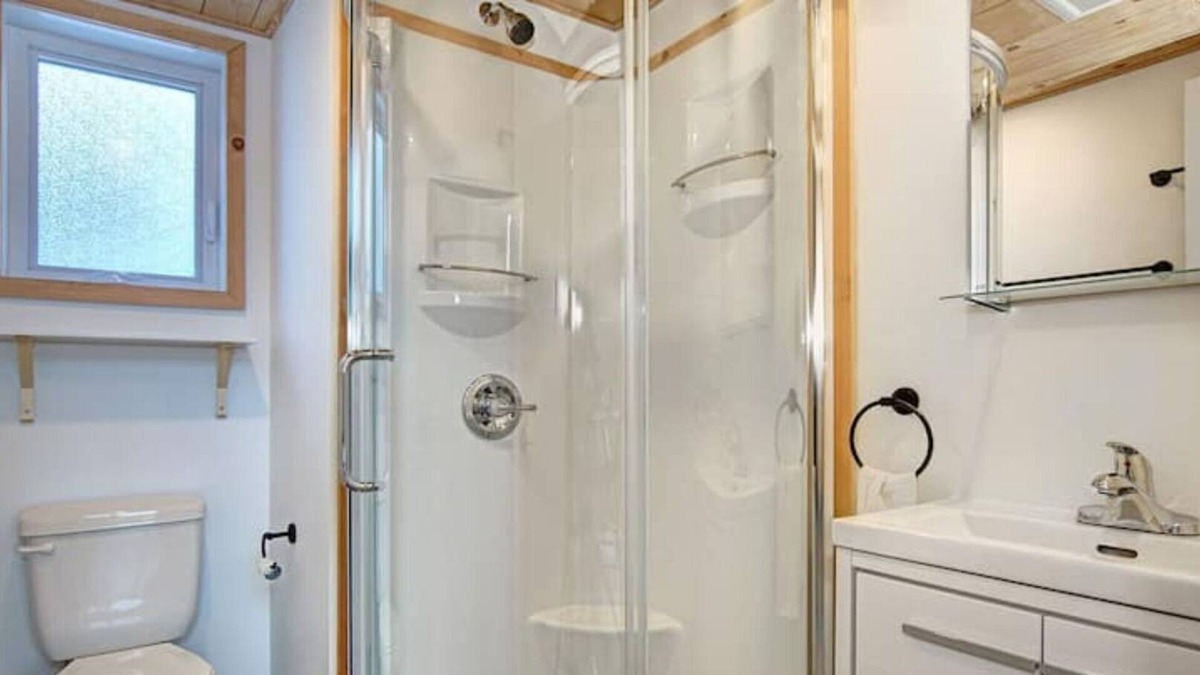 Sainte-Marguerite-du-Lac-Masson Cabin | Vrbo Property