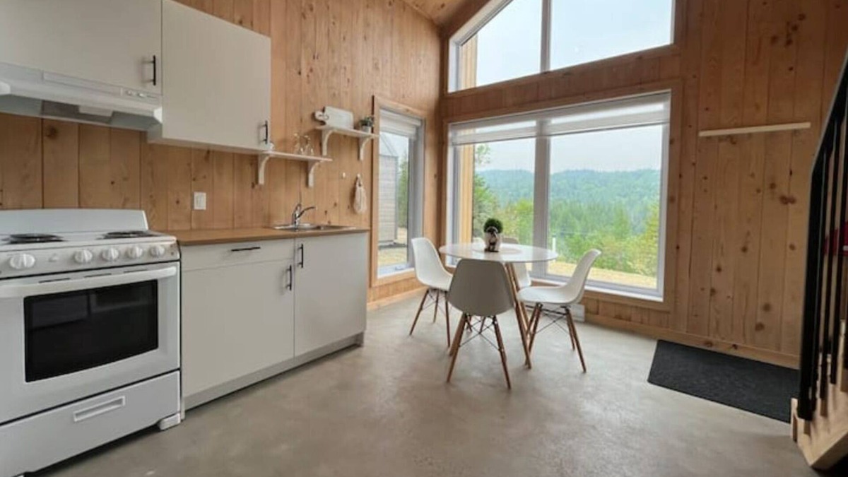 Sainte-Marguerite-du-Lac-Masson Cabin | Vrbo Property