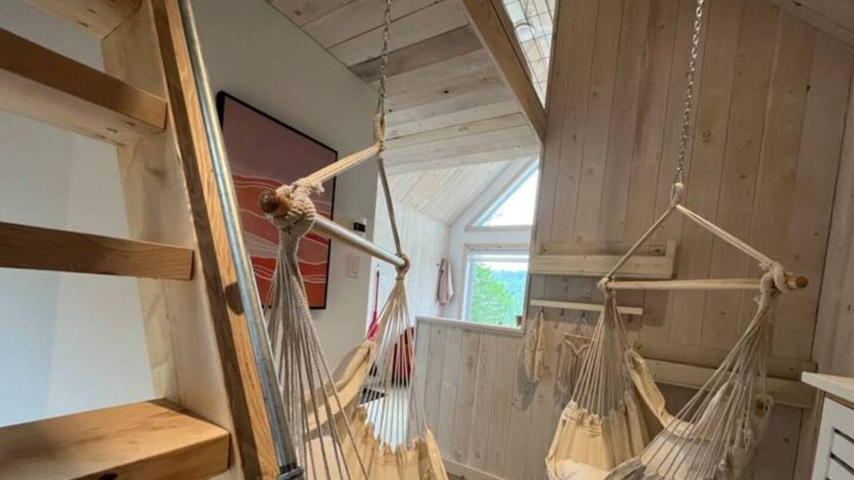 Sainte-Marguerite-du-Lac-Masson Cabin | Vrbo Property